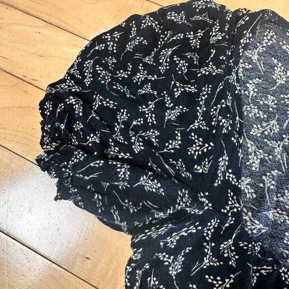 URBAN OUTFITTERS FLoral Puff Sleeve Crop Top Blouse with Smocking Size Small - Picture 4 of 9